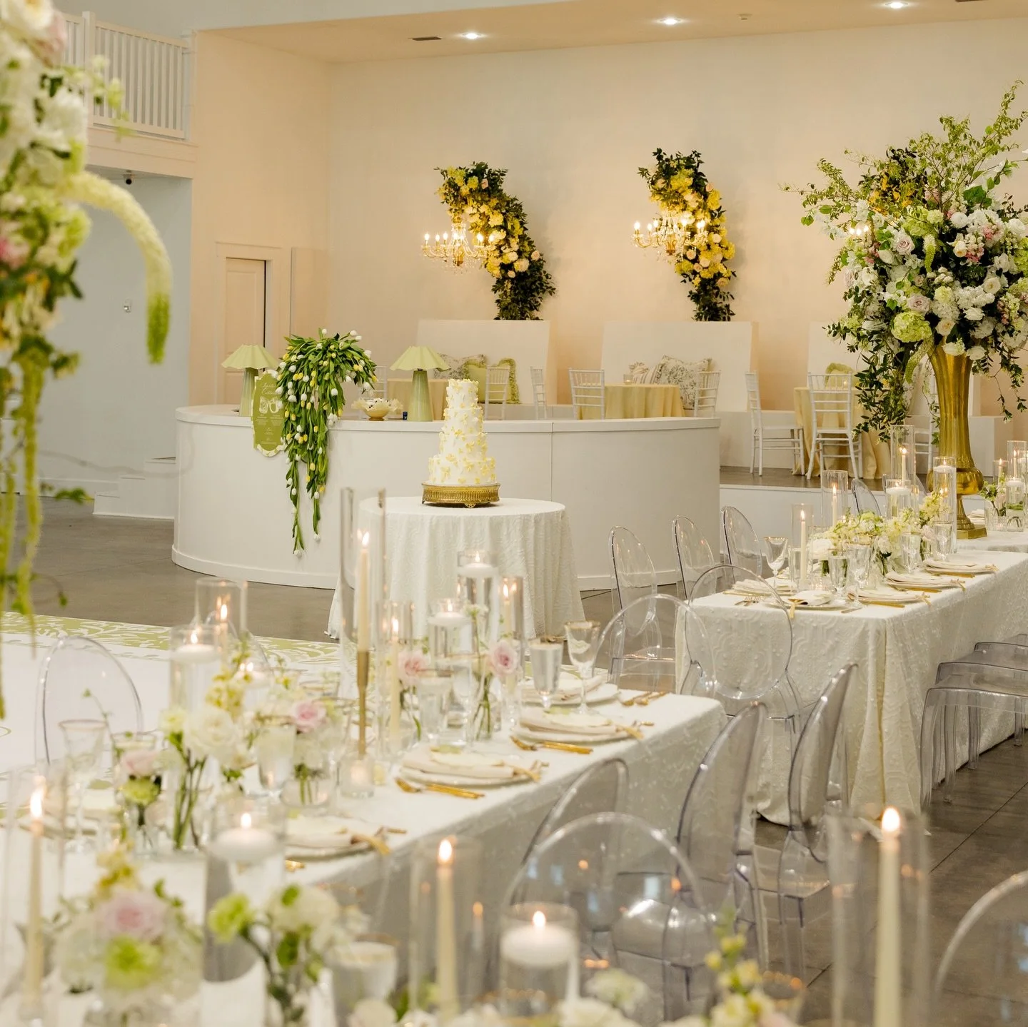 Sneak peeks are here 🥳 The rainiest week turned into the most sunshine-y wedding day for these two!! The pale yellows and lush greens scream spring and we had so much fun curating every special touch of custom throughout this space. 

Brinkley + Nat