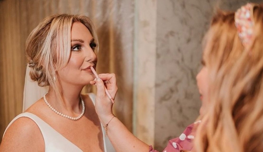 ✨Final Touch Up!✨

Your wedding morning can be an emotional event and I am always prepared for some happy tears on the wedding day

I always make sure to allow extra time at the end of my schedule specifically for touch-ups. 

Whether it&rsquo;s a du