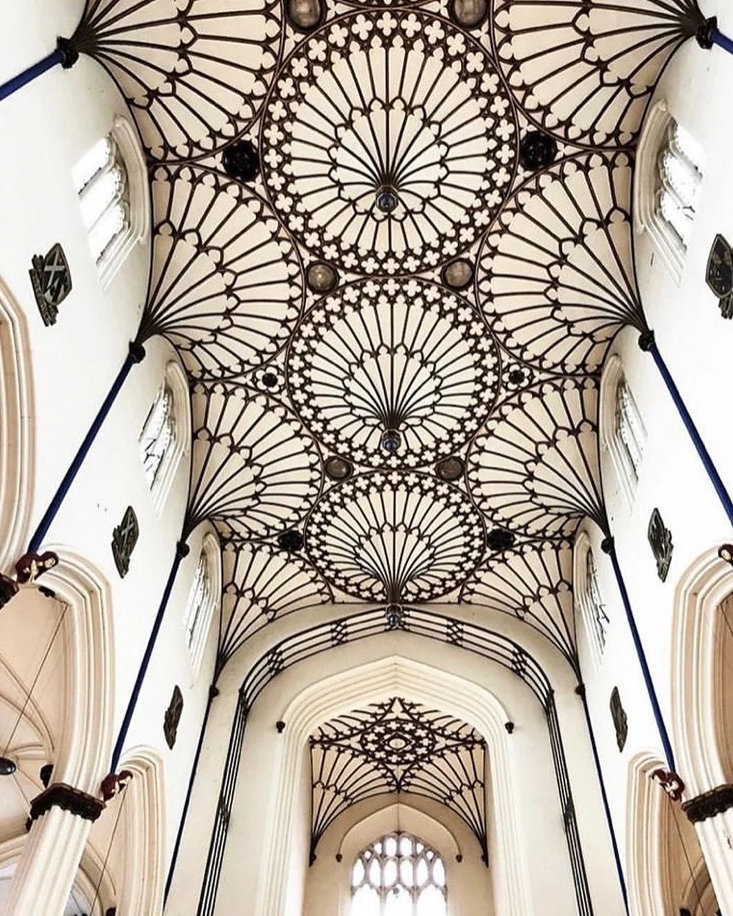 Geometry is not just shapes and lines, it's the backbone of interior design. From sleek lines to bold patterns, it's all about finding the perfect balance. Absolutely living for this vibe!
.
.
.
.
#interiordesign #remodel #renovation #reno #designrev