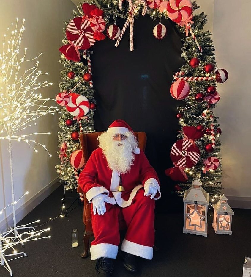 Santa loved meeting lots of you on Saturday! There are still some spaces available for Breakfast with Santa this Friday 9:30-1 🎅🏻 booking is essential on our website at happydayslisburn.com/christmas ✨