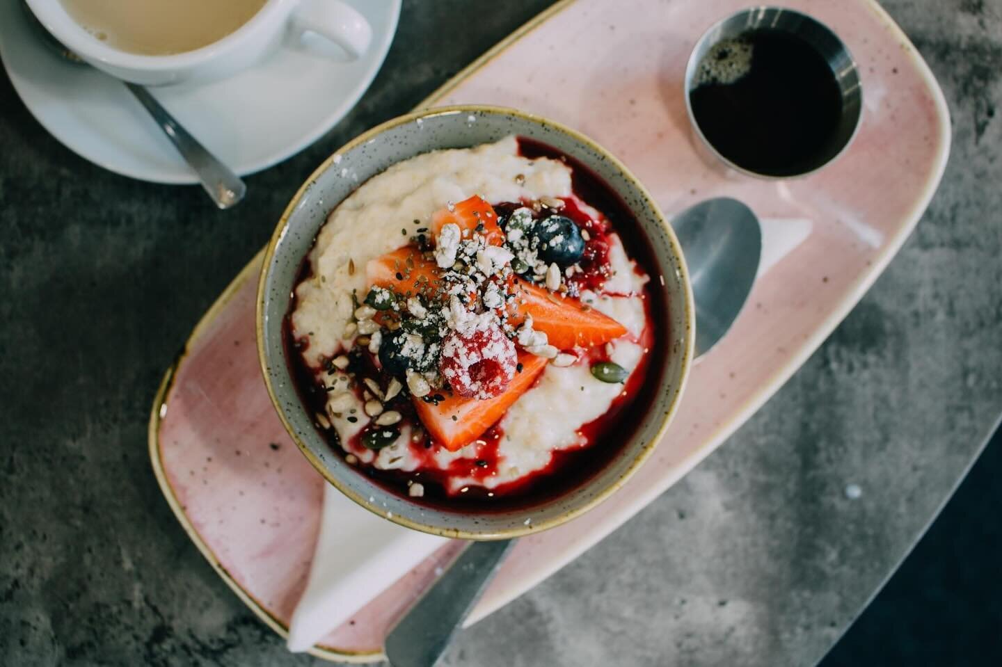 ❄️ Warm up this morning with some of our delicious porridge for breakfast! We&rsquo;re open today until 5 ❄️