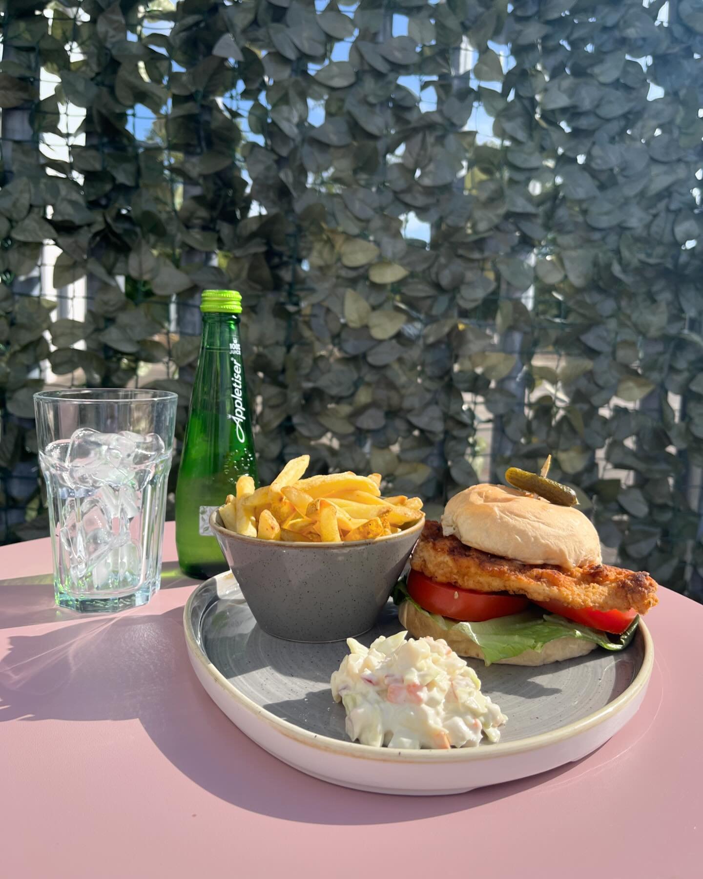 ☀️this weeks &pound;7 special ☀️ chicken burger with lettuce, tomato &amp; BBQ sauce! Perfect to eat in our little sunny outside area! ☀️
