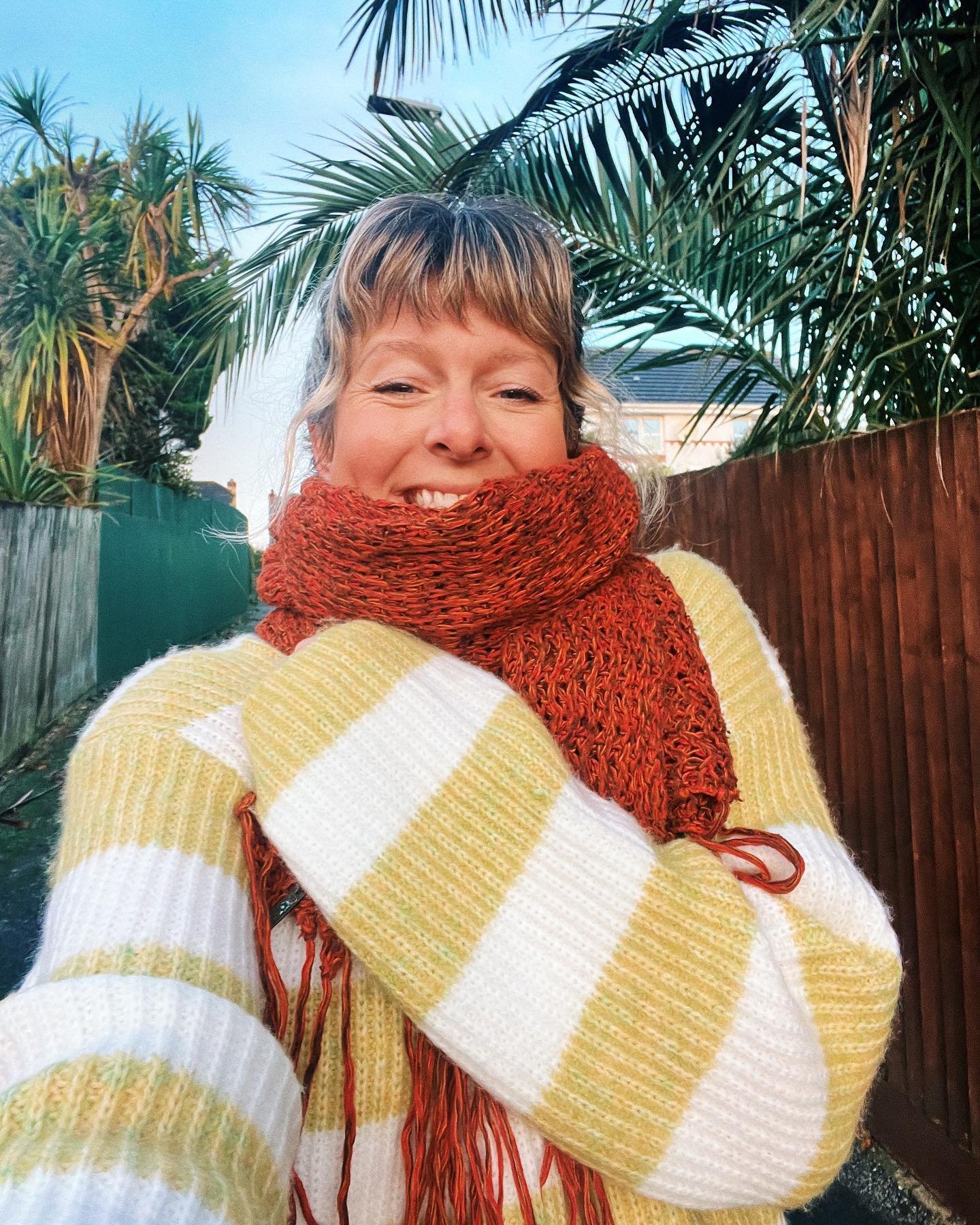 Happy 1st of December to youuuu! I&rsquo;m just stopping by your feed in my cosiest scarf and jumper combo to remind you that the code COLOURFRIDAY15 is valid until tomorrow (Monday) at midnight, for 15% off everything in my Christmas Shop ❤️ I&rsquo