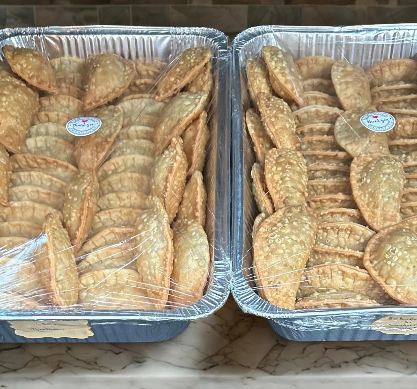 Deliciosas empanadas de carne y pollo 🤤🥟🇩🇴
&bull;
Ordena ya! 
⇢ rocioscakes.com ⇠
&bull;
&bull;
𝒻𝑜𝓁𝓁𝑜𝓌 @𝕣𝕠𝕔𝕚𝕠𝕤_𝕔𝕒𝕜𝕖𝕤𝕒𝕟𝕕𝕡𝕒𝕤𝕥𝕣𝕚𝕖𝕤
🍰🎂🍰🎂🍰🎂🍰🎂🍰🎂
.
.
.
.
.
#cake #bizcochodominicano #cakedecorating #cakestagram #pas