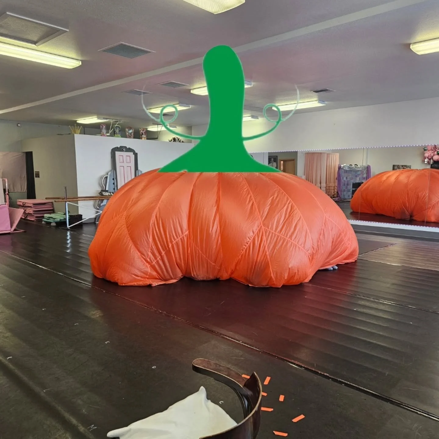 🎃🍂 It&rsquo;s the Great Pumpkin! 🧡

Mrs. Marcelle has been bringing out the parachute pumpkin for YEARS! Who remembers getting to go inside? 🙋&zwj;♀️✨ A little Fall magic!! 🎃