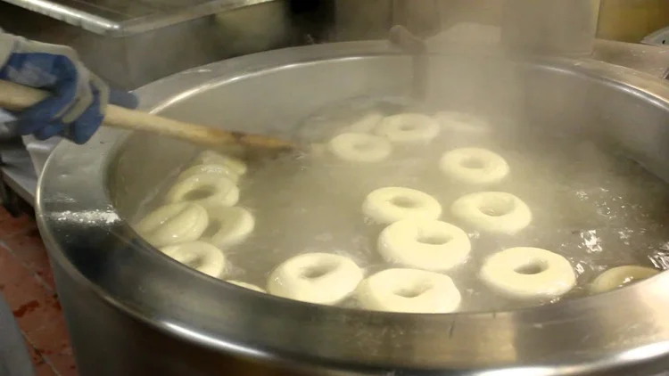 What is a Bagel? Discover the History, Texture, and Popularity of ...