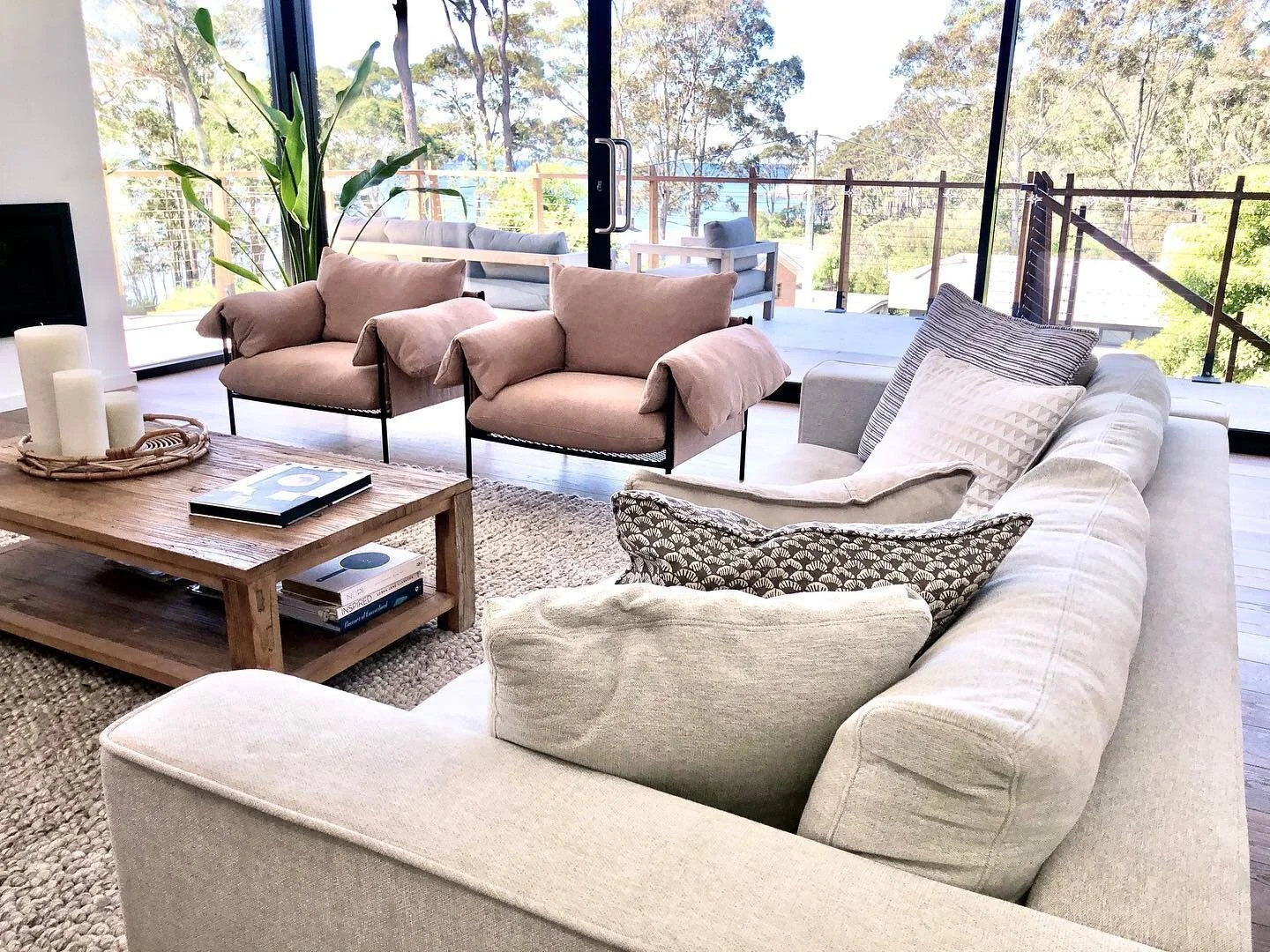 Happy Wednesday 💫Living room styling// The best part about being a stylist is working with such a variety of design styles. Classic, contemporary, coastal, industrial, Hamptons. Every day is different. Every client is different.