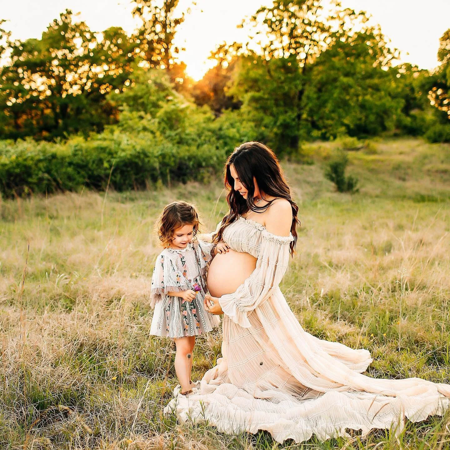 Do you see it? Check out that sweet little hands on mama&rsquo;s belly, like, &ldquo;hi baby! Just checking on you!&rdquo;

🥰

Watching your baby become a big sibling is one of the sweetest joys, isn&rsquo;t it?! 

My big three have become the best 