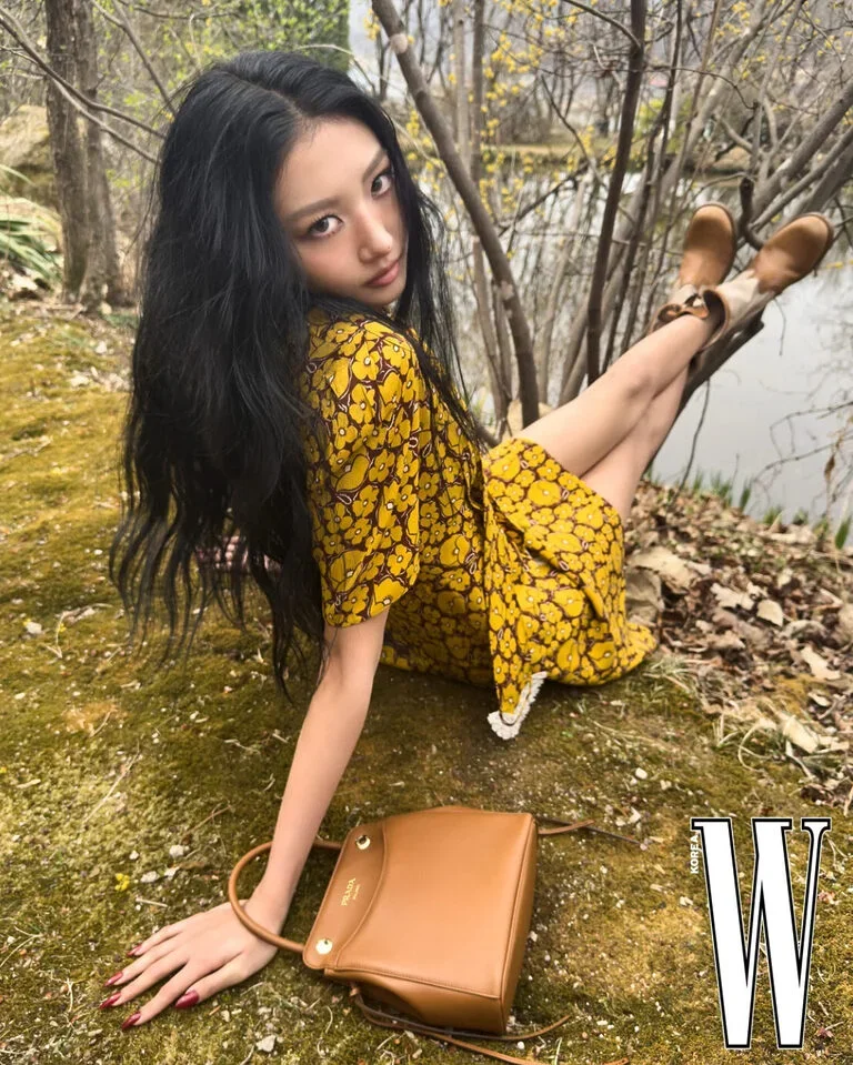 MIAO 가원 X Prada X iPhone X W Magazine