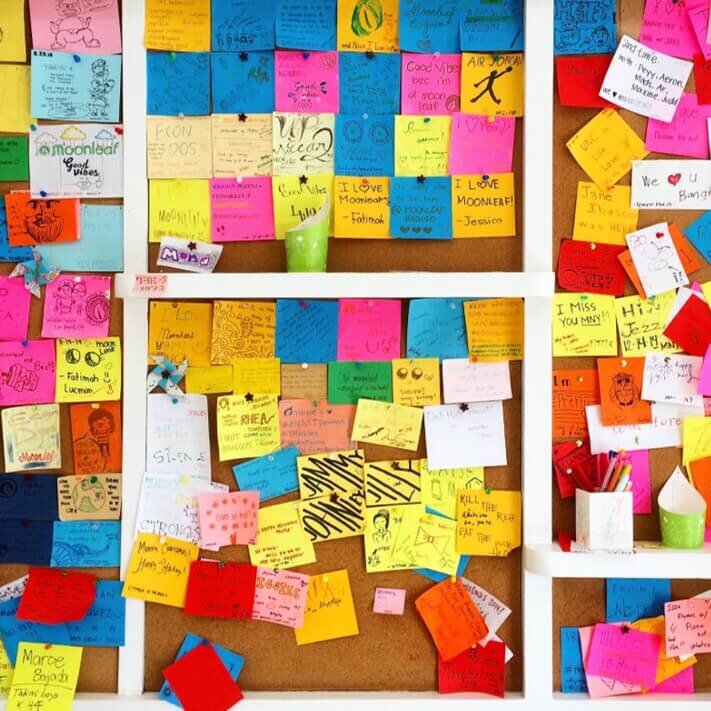 A wall of post-it-notes and each post-it-noterepresenting the important of good content planing process in squarespace web design