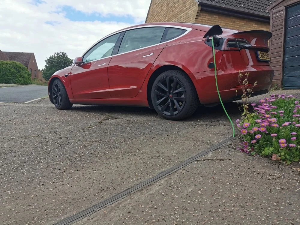 Pros &amp; Cons of Charging an Electric Car at Home