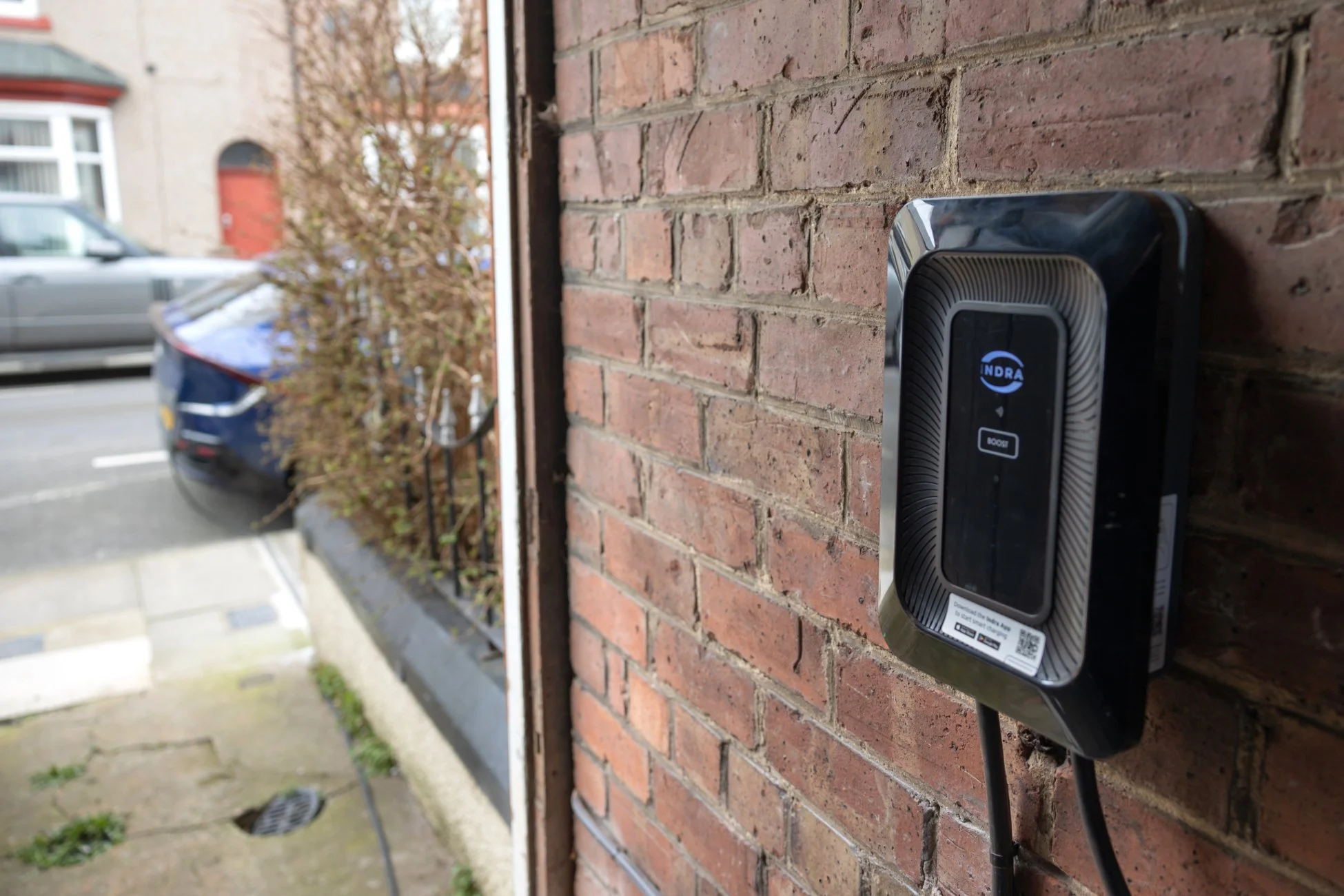 UK Government launches game-changing on-street electric car 