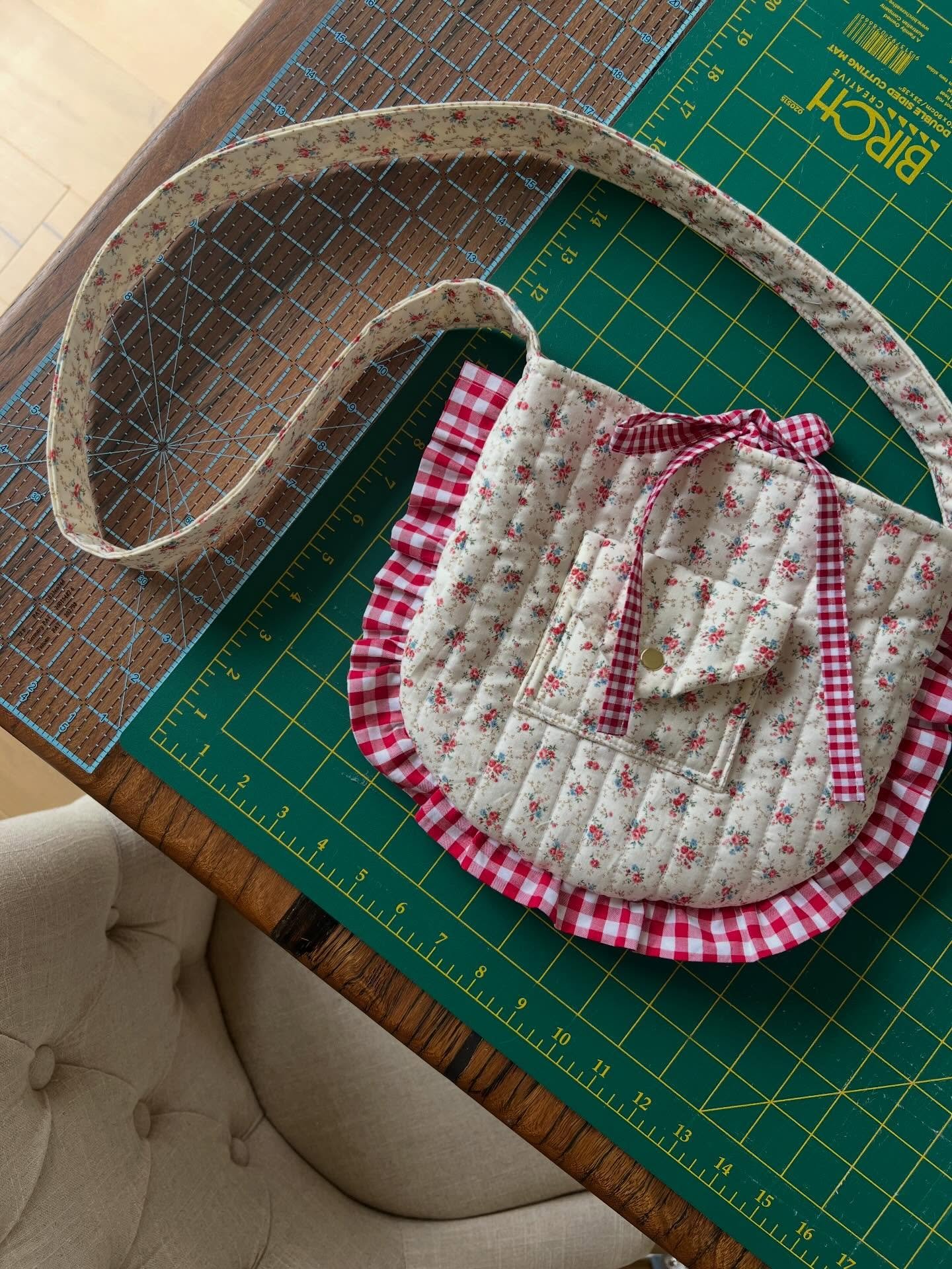 Week 1/52 ☕️✨🌊🌞

1. A special quilted ruffle bag for my sister! Floral + gingham 🌸🫶🏼 (Do we want a tutorial for these cross body bags??)
2. Fabric shopping for some fun new projects! Love a polka dot! @spotlightstores 
3. We love a park!
4. Pavi