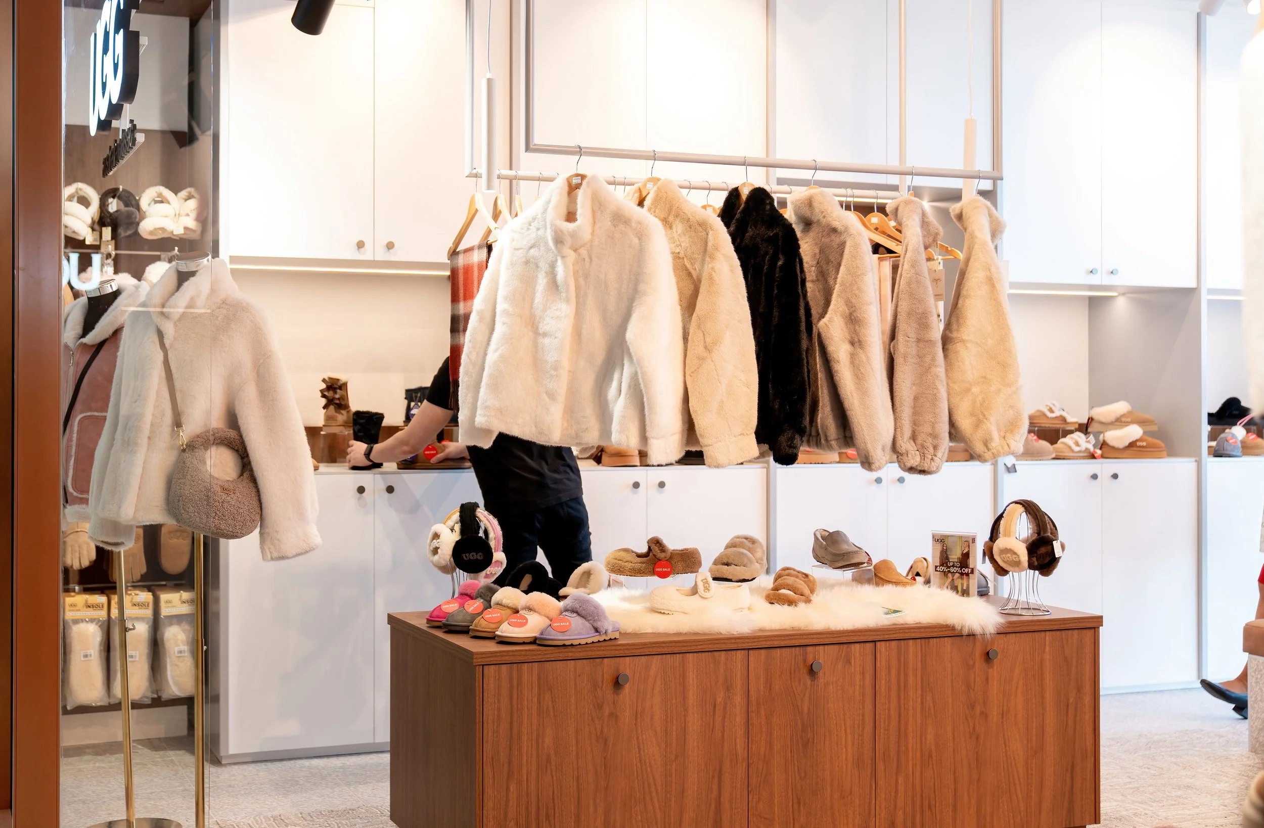 UGGSydneyAirport_retail_hanging_rail.jpg