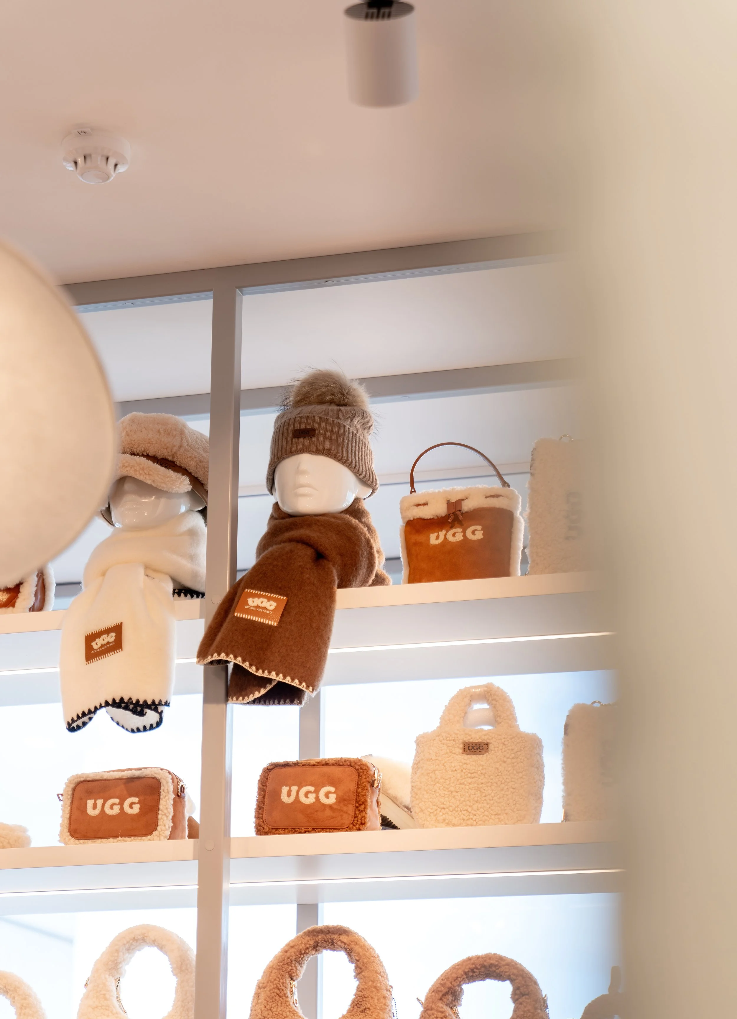 UGGSydneyAirport_retail_shelving.jpg