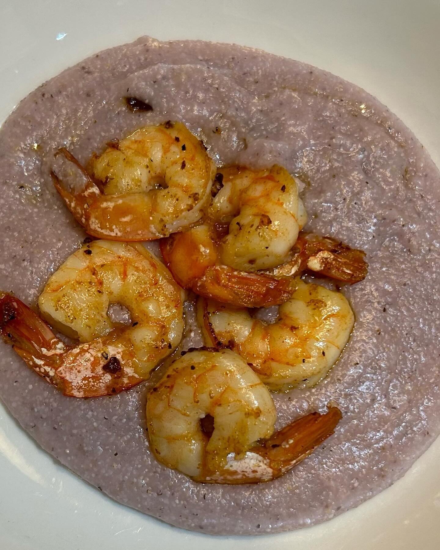 Blue Clarage Grits and Cornmeal are back and on sale now through the end of the month on our site- link in bio. This variety of heirloom dent corn grown by our friends at @dresbachfarms is striking in color and in flavor! Find our recipe for Shrimp a