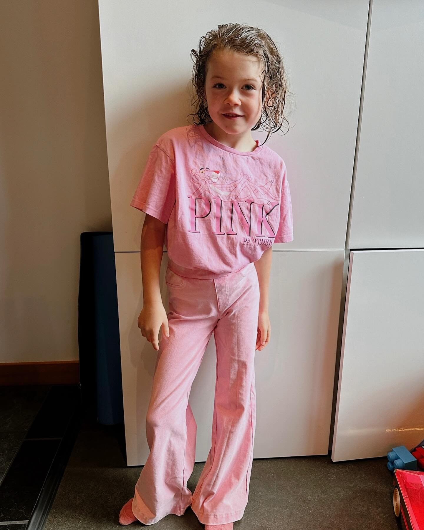 Never met a pink we didn&rsquo;t like. 
(I&rsquo;ll take that last one please)

Tap for detes 🩷💄👄👩&zwj;🎤💅👙👚👛🌸🍧🩰💒

#ootd #kids #motherhood #prettythings