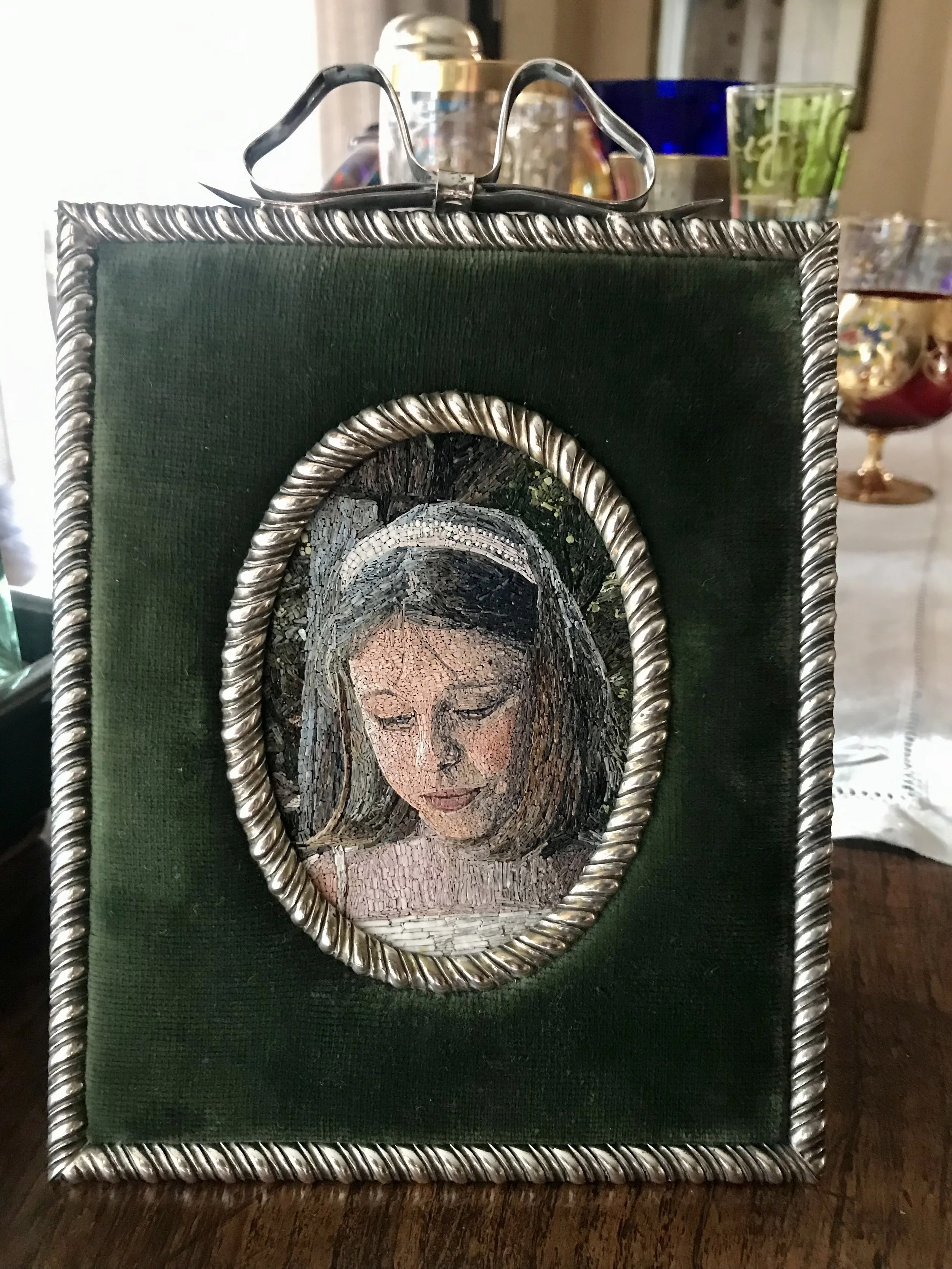 Micromosaic called "The portrait of Claudia".
Cm. 10,0 x 7,00     Inch 3,94 x 2,76