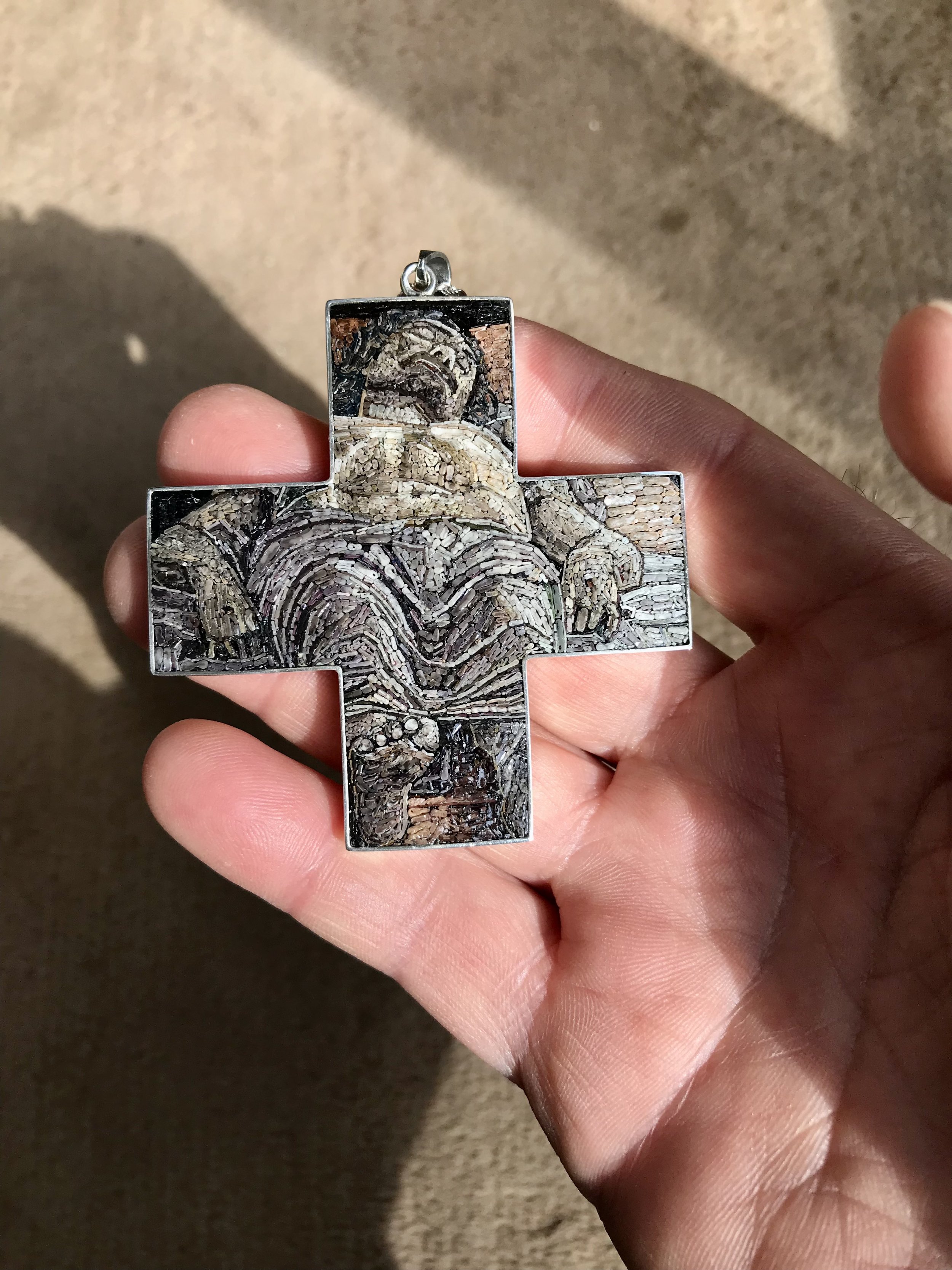 Pendant cross on a silver base, depicting "Dead Christ" by Andrea Mantegna. Cm. 6,0 x 6,0