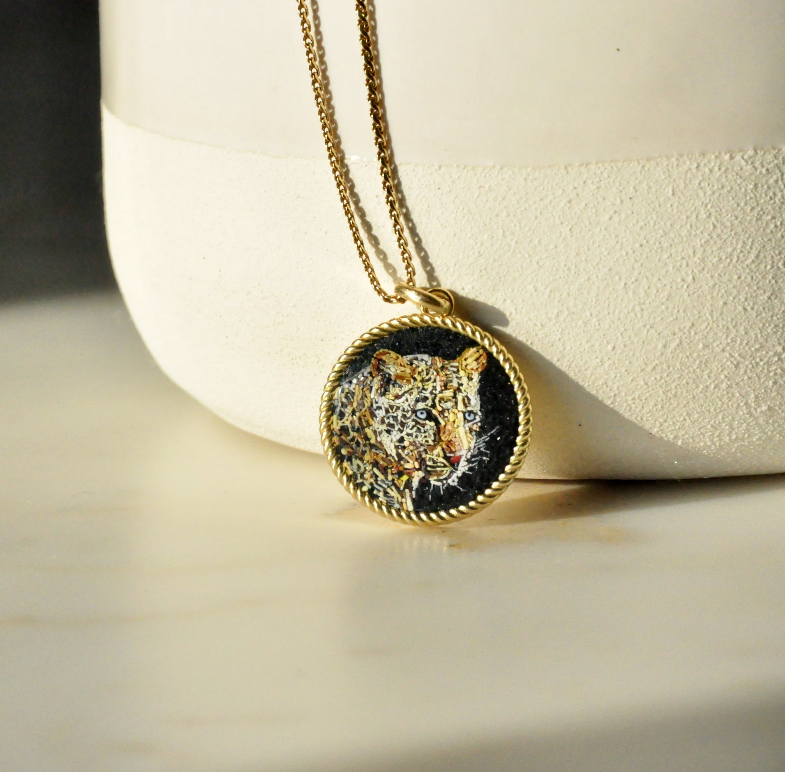 Micromosaic gold pendant. Cm. 2,0