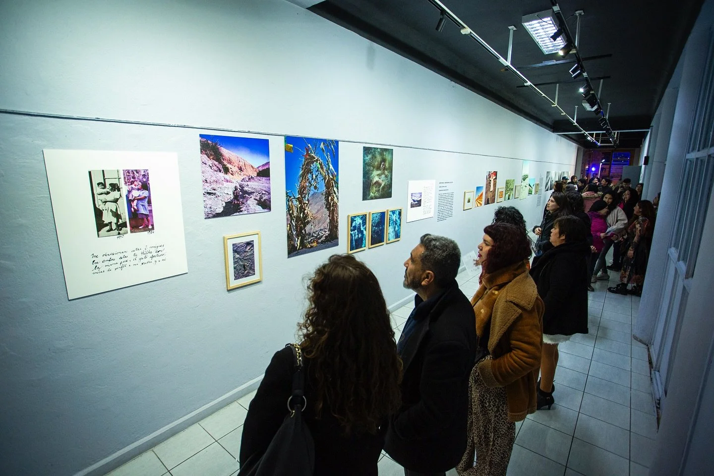 ¡Una jornada memorable!🤩Hace algunos días, y en el marco del Encuentro Foto Limarí 2025, inauguramos la exposición colectiva “Compartir la memoria, Retratar lo íntimo” de los fotógrafos @fotoautor