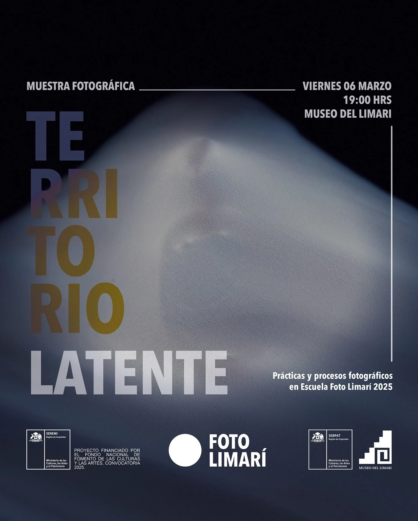 Un panorama para cerrrar el verano!! 📸 L@s invitamos a la inauguraci&oacute;n de la muestra fotogr&aacute;fica &ldquo;Territorio Latente&rdquo;, un espacio que re&uacute;ne los resultados del proceso formativo de los y las estudiantes de nuestra Esc