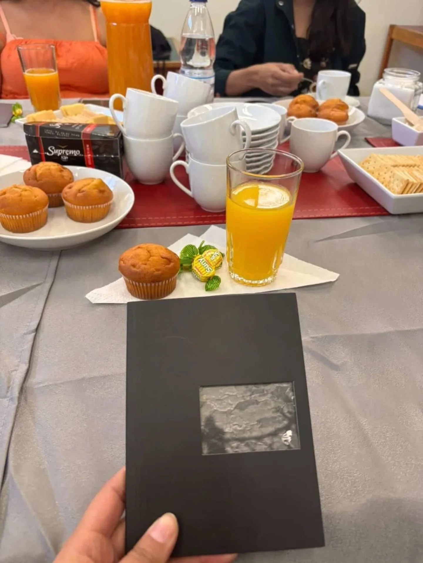 El viernes 21 nos reunimos en torno a lo que m&aacute;s nos mueve ✨

Compartimos nuestro cat&aacute;logo de fotolibros junto al club de lectura de la Biblioteca V&iacute;ctor Domingo Silva, en un encuentro de miradas y conversaciones que fueron apare