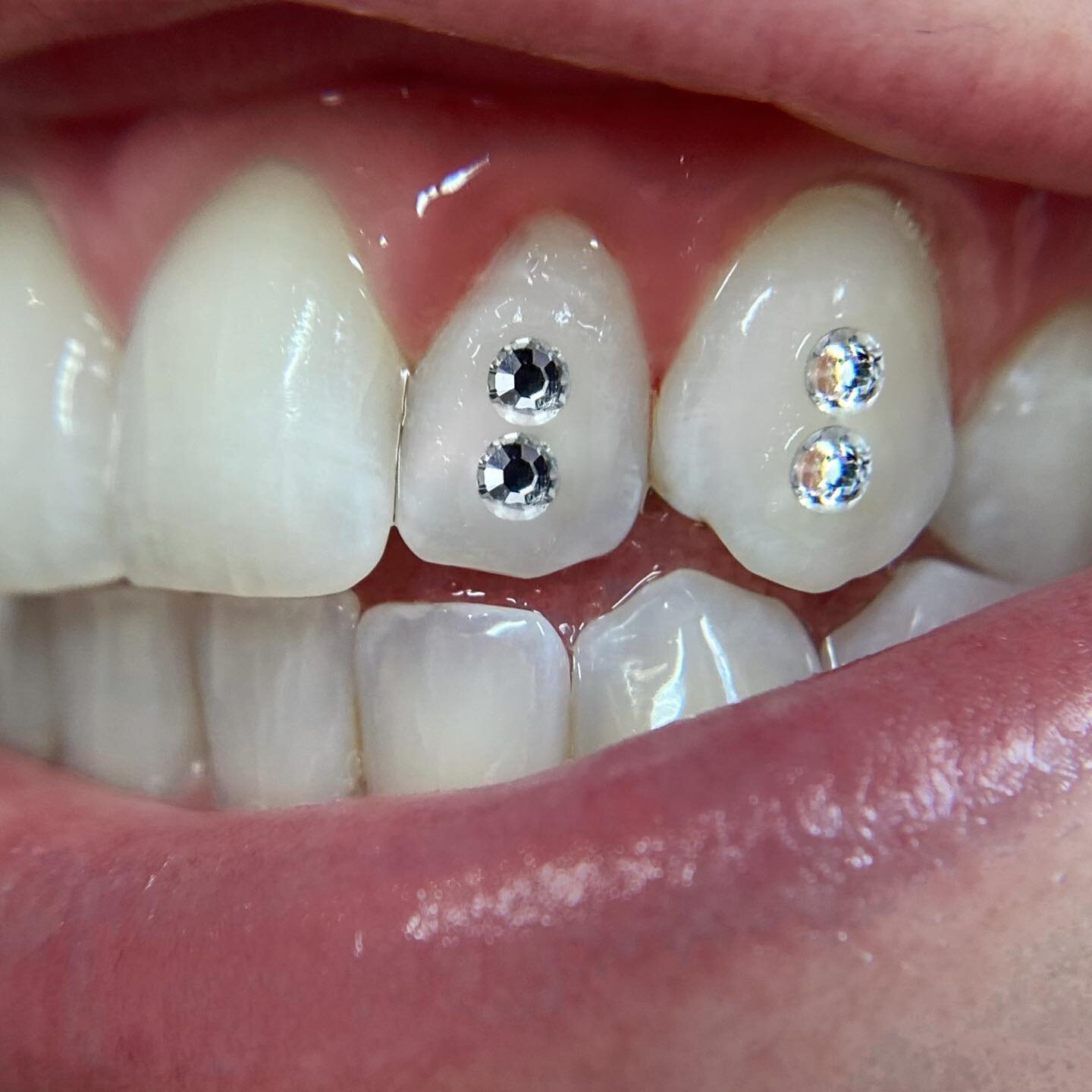HOW TO APPLY TOOTH GEMS (NO NAIL GLUE) 