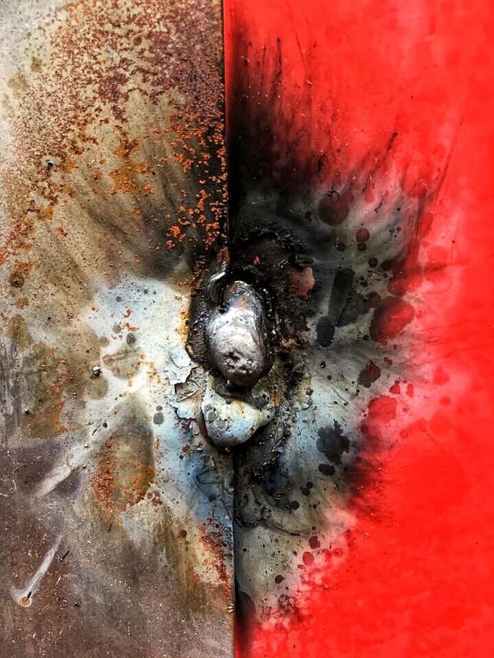 El rayo nos parta, Si hemos de morir destruidos, si algo nos tiene que quebrar, sea el amor. Sea el amor el rayo que nos parta.
JESUS ARTACHO