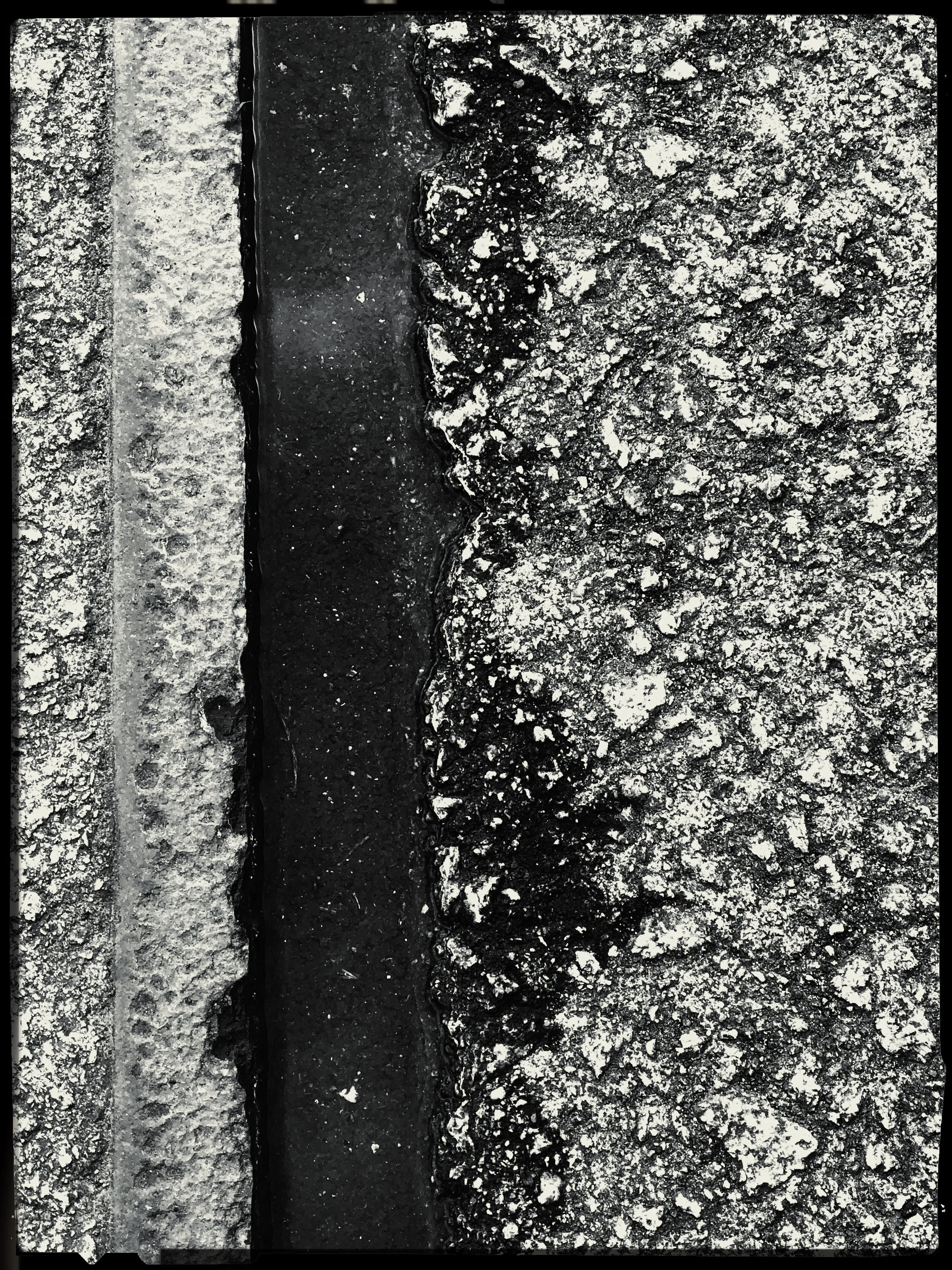 En realidad, no puedes poseer un lugar.
Ni siquiera la cámara puede.
Y si le sacamos una foto,
no hacemos más que tomar prestada su apariencia
durante un momento,
nada más que su piel externa, su superficie.