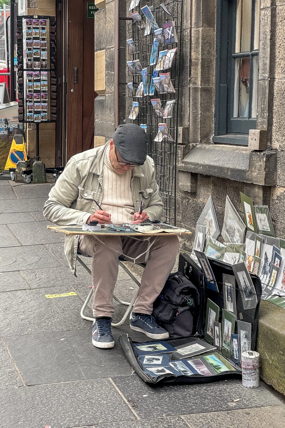 Edinburgh. May, 2024.
Street artist, Royal Mile,