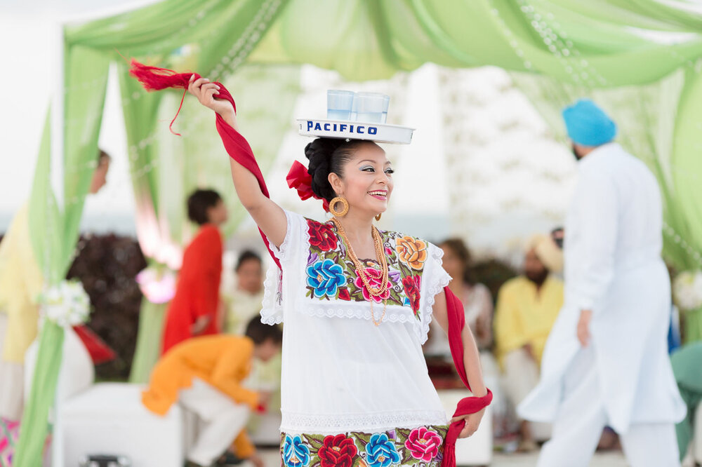 138-Cancun-South-Asian-wedding-photography-mehndi-moon-palace-resort-Mexico.jpg