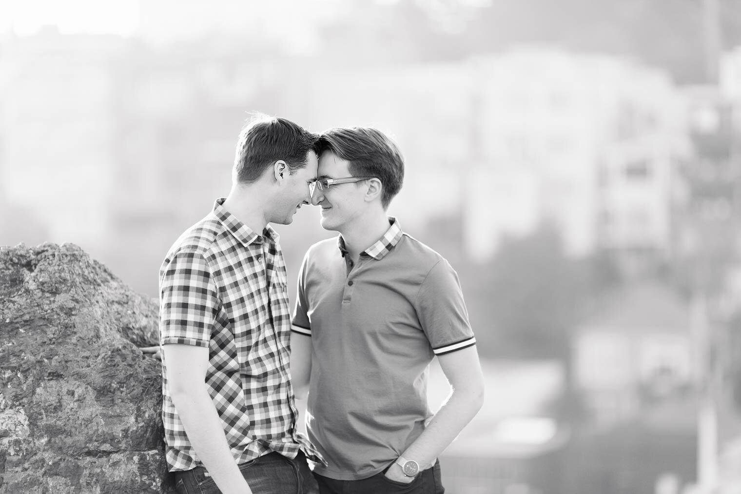 10-san-francisco-corona-heights-park-gay-engagement-session.jpg