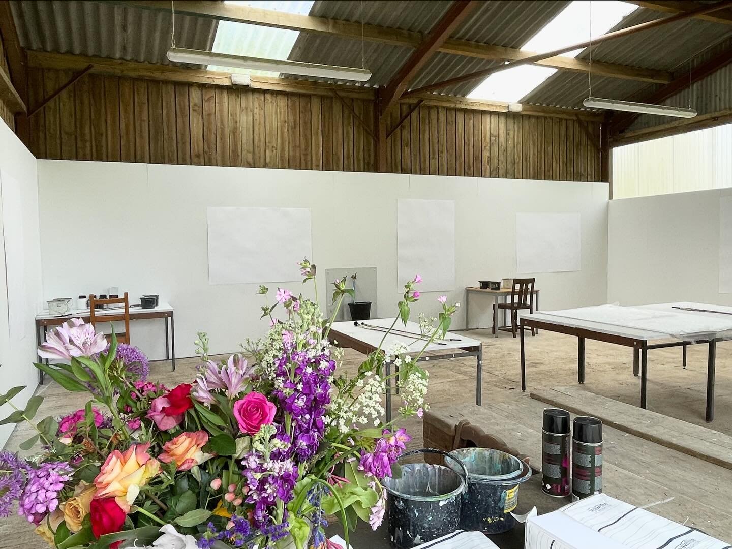 VERY excited about our latest addition to The Lund - The Drawing Barn!

This weekend Emily Ball will be cutting the ribbon, running our first course in this new studio space dedicated to drawing and mark making on a BIG scale! 

Opening directly out 