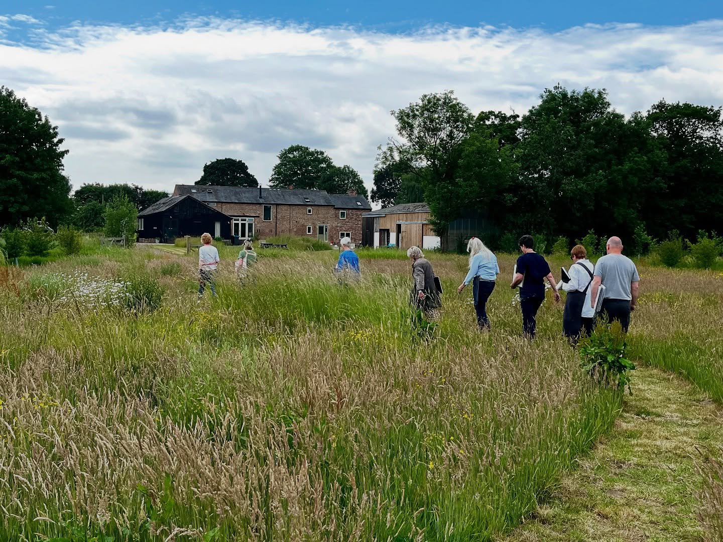 Looking back to a cracking course here last week with Pete Monaghan! Working big in The Drawing Barn with a lovely bunch of people. 
Quick drawings to capture inspiration while exploring the local landscape including a visit to our local market town 