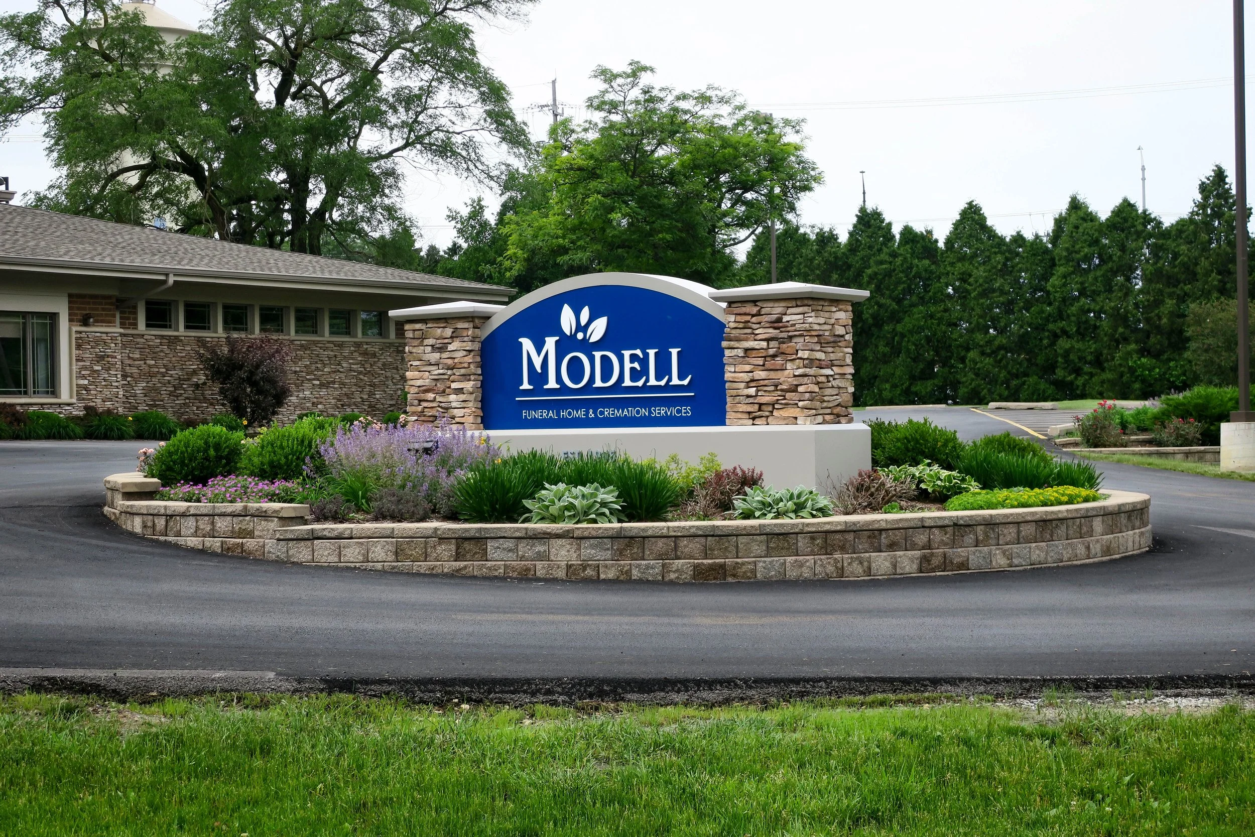 modell-sign-3.jpg