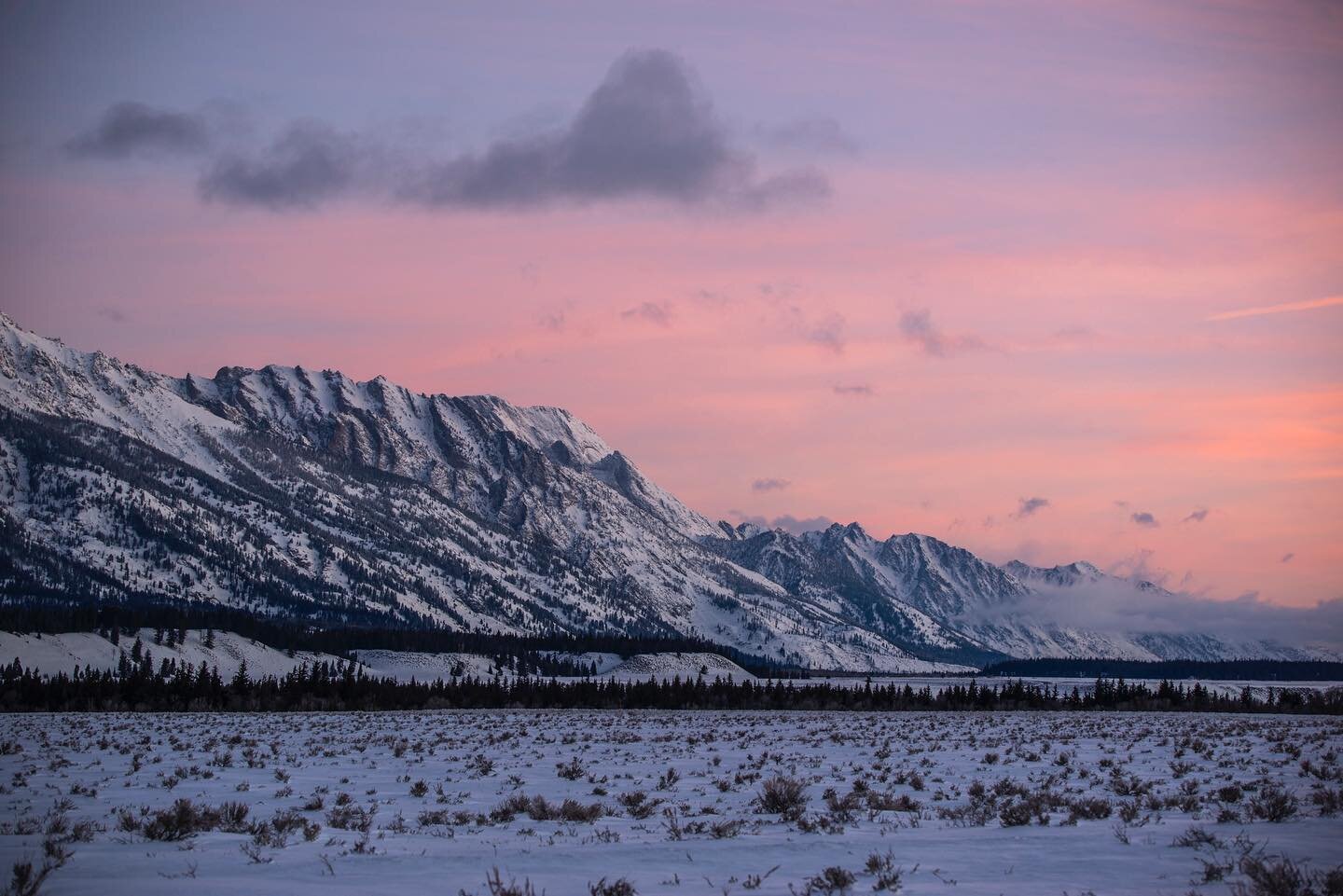 Taken just before sunrise in GTNP. If you know me you probably know I&rsquo;m not much of a morning person but watching this sunrise was well worth the early wake up
.
.
.
#discover_wyoming #visitwyoming #visitjacksonhole #jhstyle #thatswy #staywildj