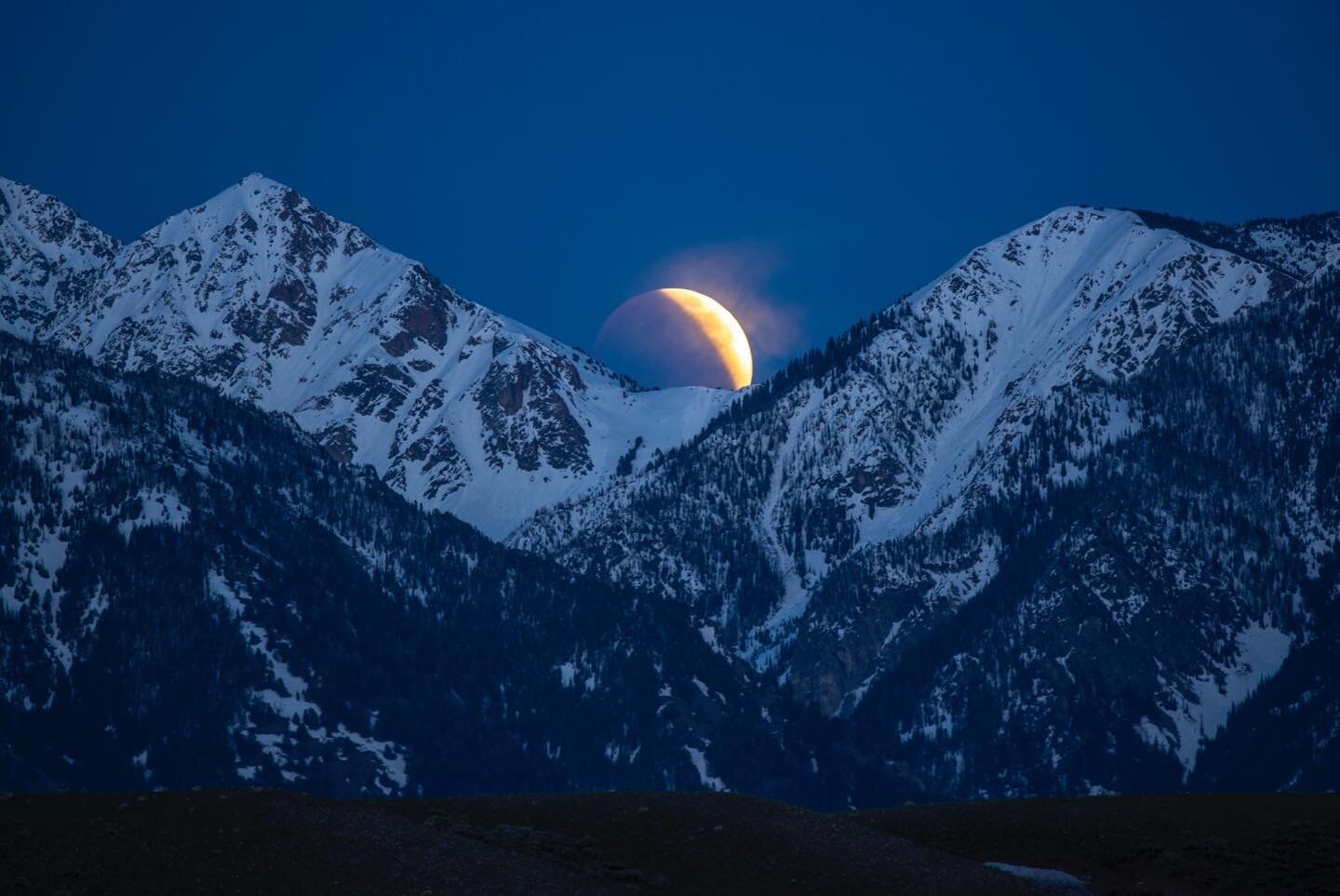 Got out camping for the lunar eclipse last night, here are some photos of it over the Madison range. Had low expectations since rain was in the forecast and it was hard to tell exactly where the moon would rise, but it all worked out perfectly! Skies
