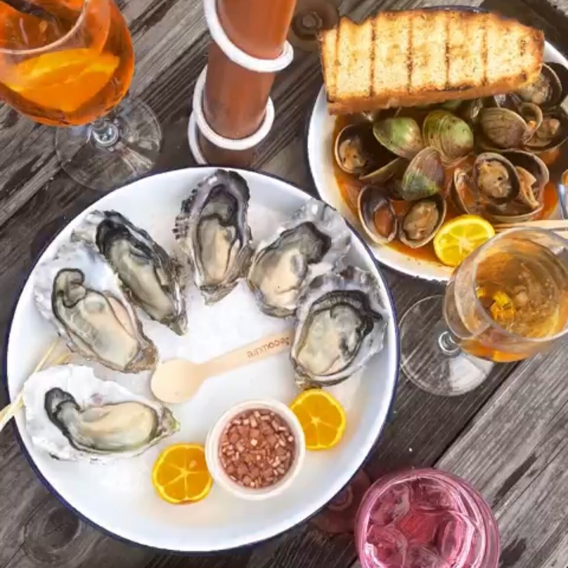 Colours of summer are our favourite ones. And oysters 🦪 
🌺 And we are open Thursday-Monday with happy hour Thurs/Fri 4-6 pm.  Boom 💥