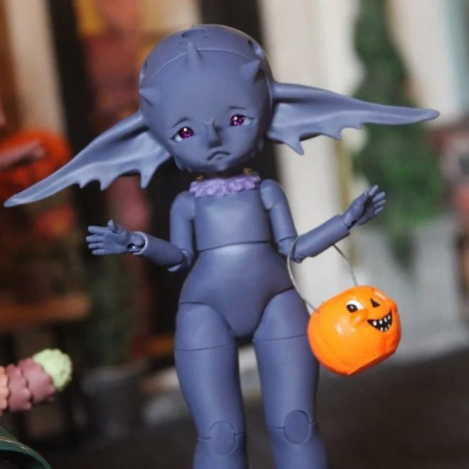 Surprise drop coming in just under an hour! Happy candyween! 
Stock is pre-made and very limited but dungcan will be restocked in November! 

Special mention to @selcians_dolls for Funtime magic design of dungcan! 

Gourdon the pumpkin is a magical @