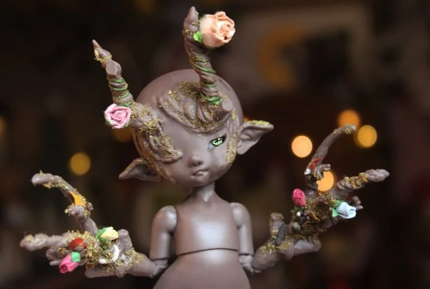 Oakford, our tiny little tree spirit. A blend of branches, moss and magic that only appears when you let yourself play 💕 a tiny wee testament to growth in unexpected places. 

Sweet tree spirit concept was initially by our good friend @selcian_bun b