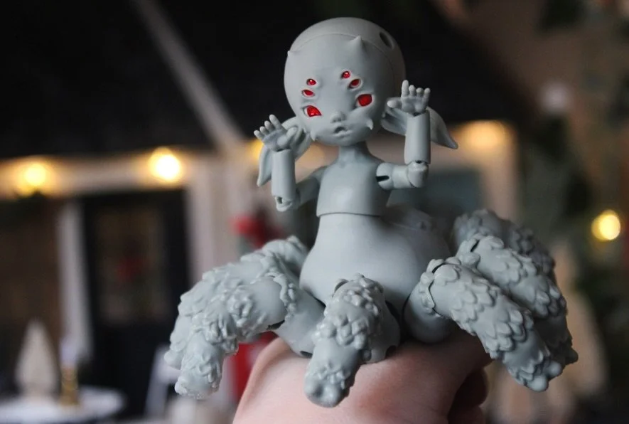 Velvet spindletrap! 
I&rsquo;ve wanted to do a spider for such a long time and with the magic of our magician @quirkyqritters and @selcian_bun face concept for me to work with, we have one! I know spiders aren&rsquo;t for everyone so a human version 