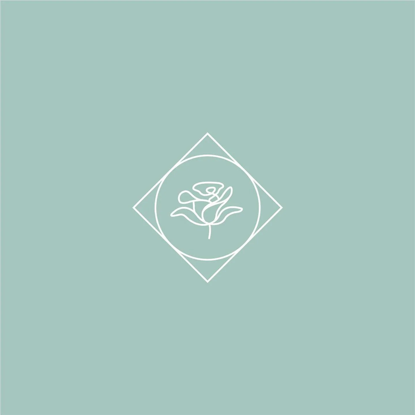 Secondary mark inspired by a rose! 🌹 this one was definitely a bit out of my comfort zone - more fluid and out of my usual geometric style