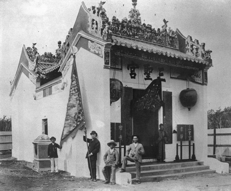 It is possible that the man holding the flag in the 1886 image is Sum Chick Tong.