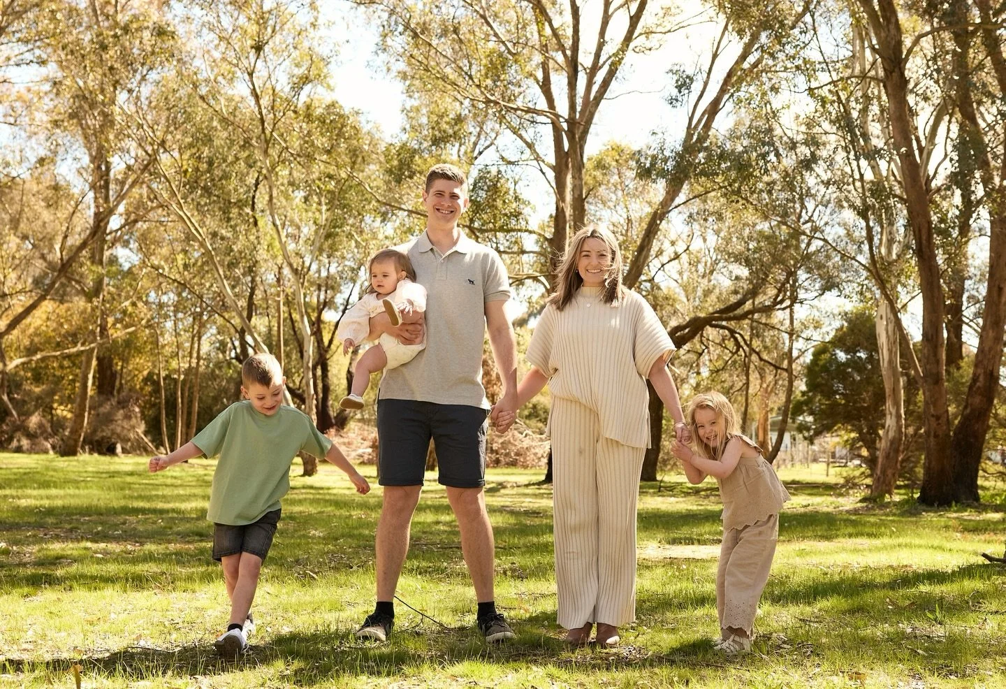 Adding a skip and a squeeze to all future family shoots 🤗 

#macedonrangesphotographer 

Alexis Liersch Macedon Ranges Family portrait and wedding photographer
