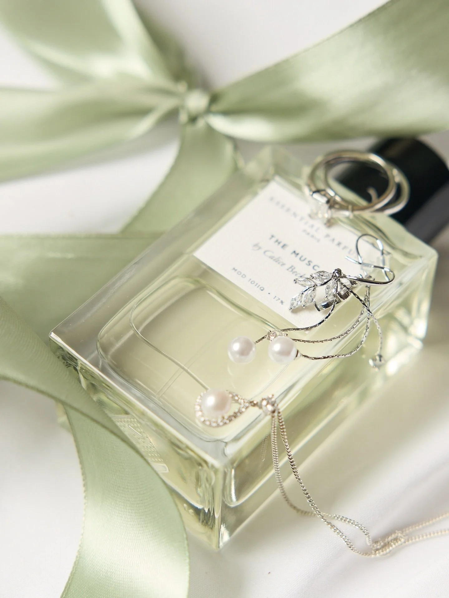 Something sweet about the details and in between moments 🤍