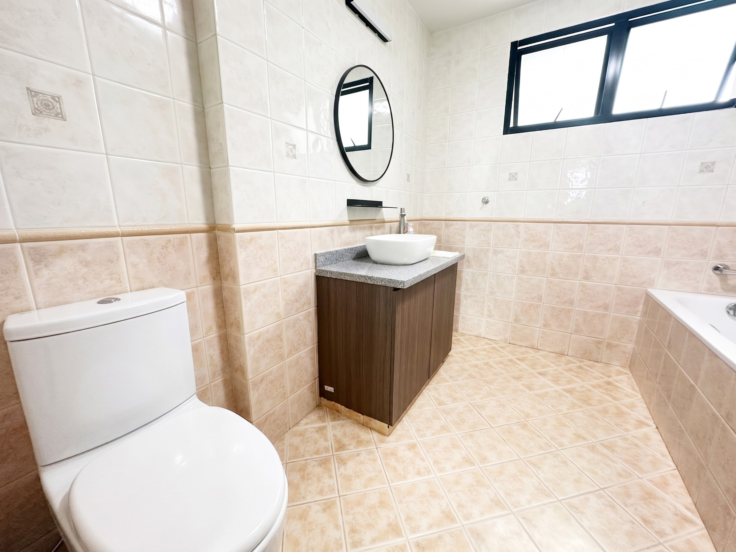 Master Bathroom.png