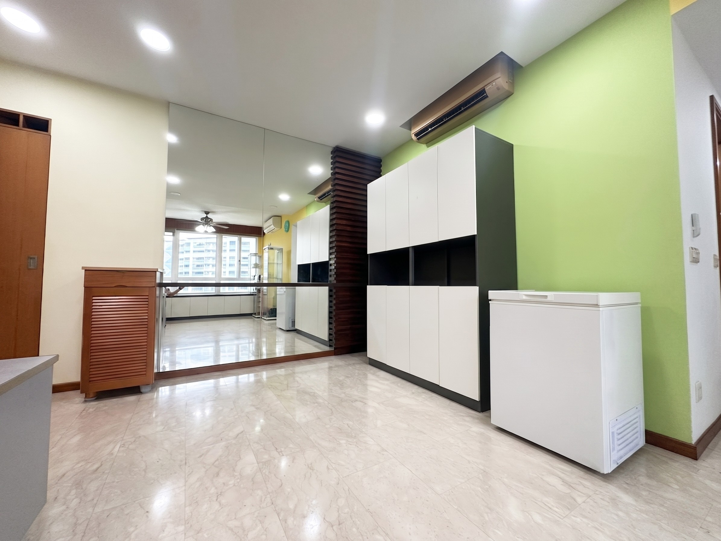 Dining area.png