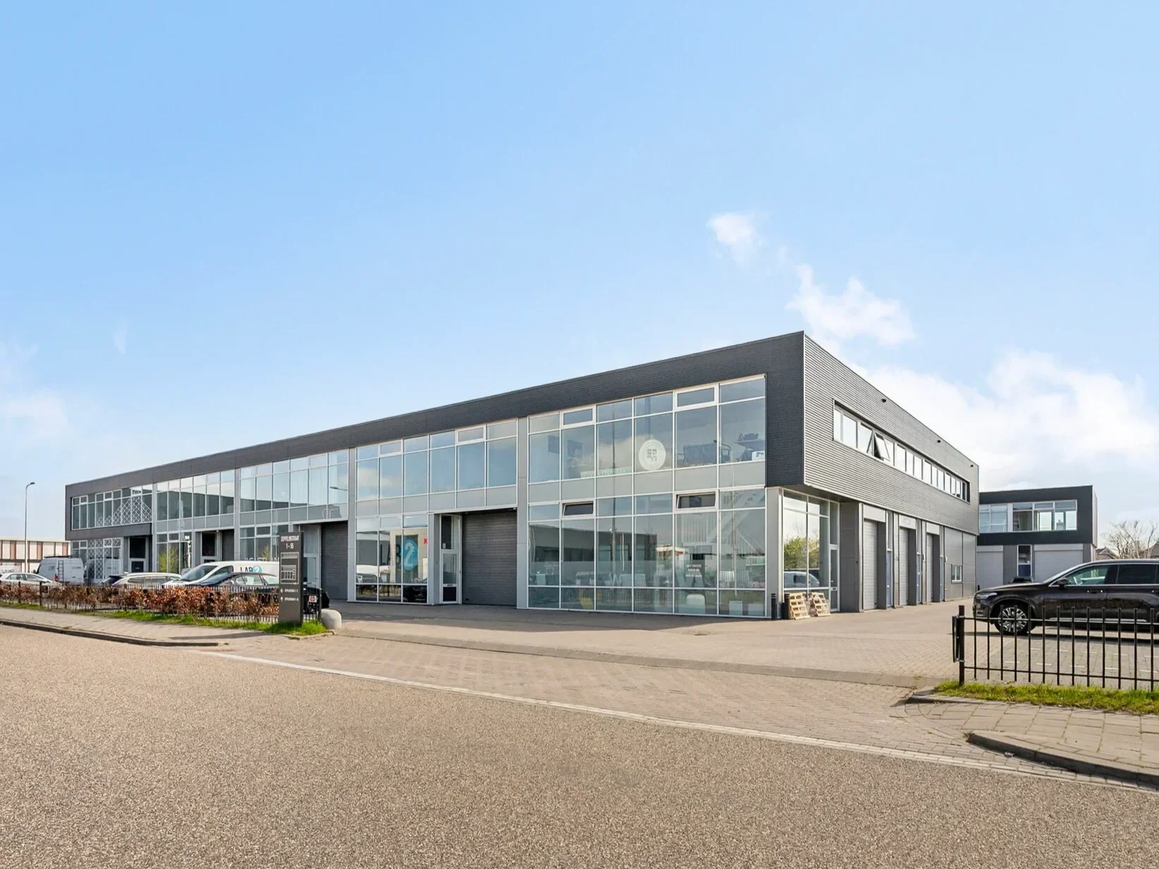 Kleinschalige bedrijfsruimtes aan de Zeppelinstraat - ontwikkelaar