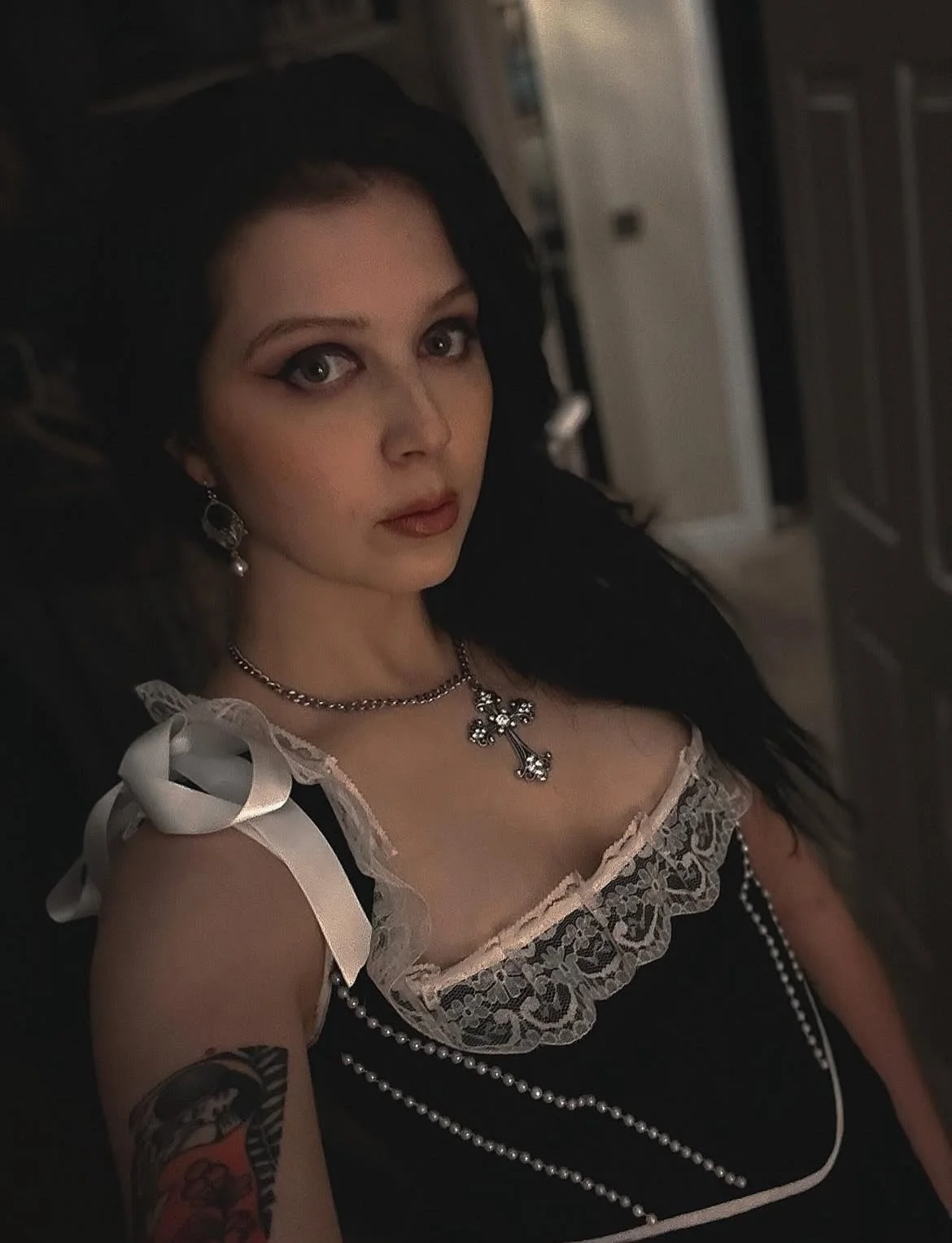 How stunning does @nancyro.se look in the Pearl Velvet Corset and White Mourning Shirt! 🤍 

I&rsquo;ve been loving seeing some gorgeous customer stylings pics recently, thank so much for the tags and keep them coming! Makes my day every time 🫶🖤